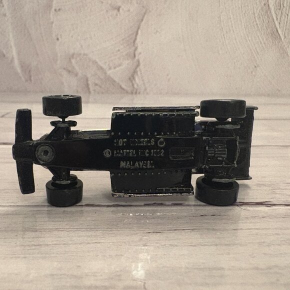Hot Wheels 1982 Black Silver Spoiler Indy Formula 1 Diecast Toy Car (SKU: 322TO) - Picture 5 of 7
